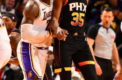 Kaiyun开云中国官方网站包含亚特兰大训练开放日；集结日伤情更新引欢呼；NBA常规赛在即；数据趋势出现新变化的词条